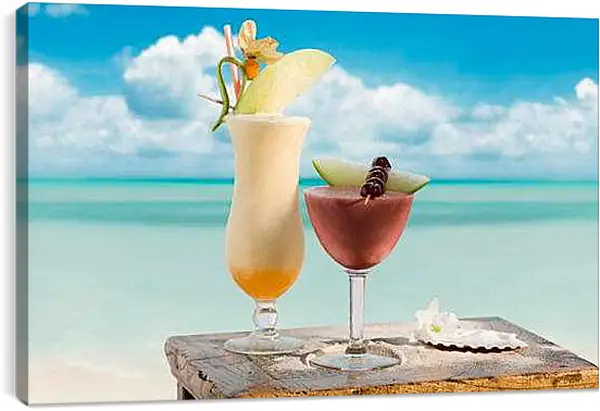 Постер на подрамнике - Два коктейля на фоне моря. Тропический бриз.