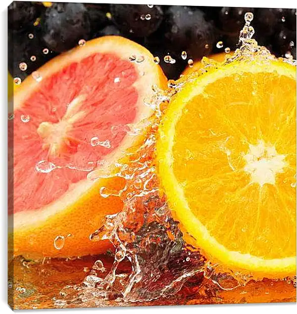 Постер на подрамнике - Апельсин и грейпфрут в воде. Сочный взрыв.