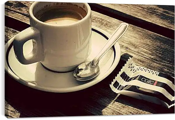 Постер на подрамнике - Чашка кофе и чайная ложка на блюдце. Кофе-брейк.