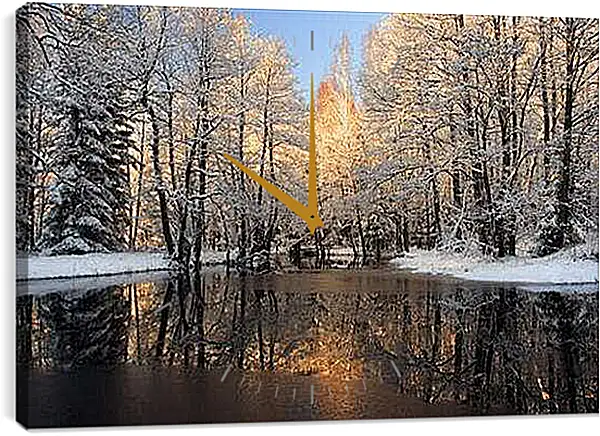 Часы картина - Немного снега в лесу