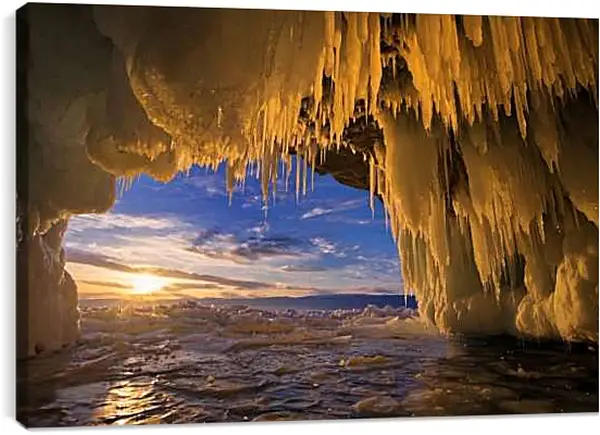 Постер на подрамнике - Тающие сосульки на солнце. Байкал