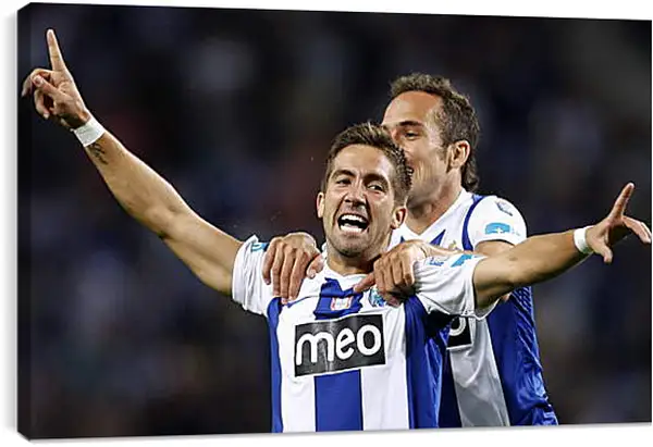 Постер на подрамнике - Радость партнеров по команде от забитого гола