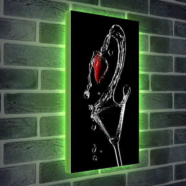 Лайтбокс световая панель - Всплеск в бокале на черном фоне. Клубничная свежесть.