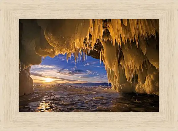 Картина в раме - Тающие сосульки на солнце. Байкал