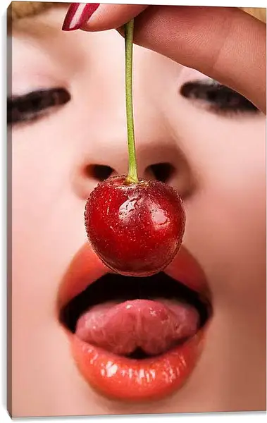 Постер на подрамнике - Девушка и вишня. Сладкий соблазн.