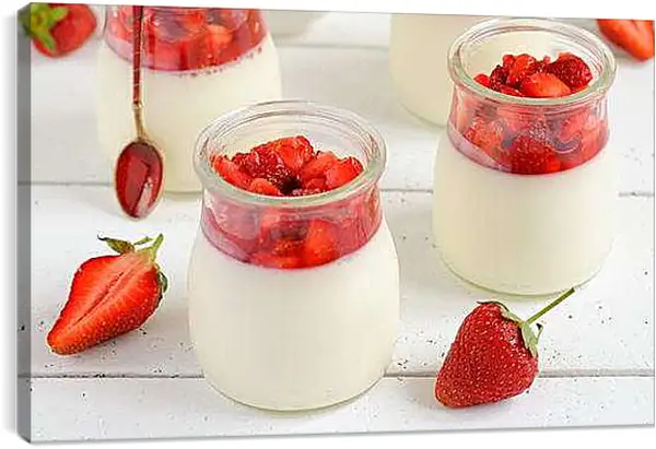 Постер на подрамнике - Четыре баночки клубники. Клубничное настроение.