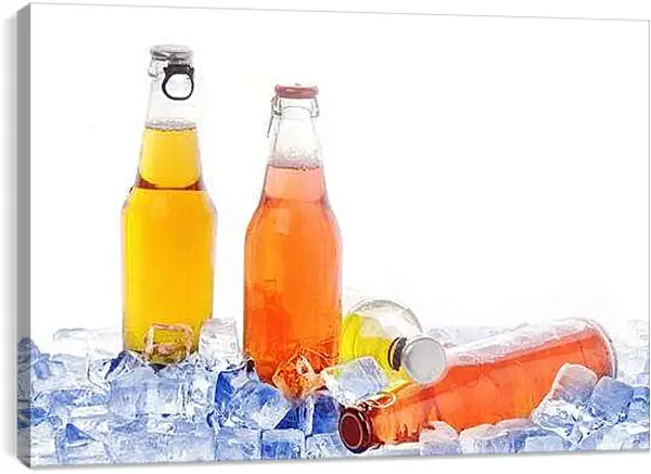 Постер на подрамнике - Бутылки лимонада со льдом. Освежающая прохлада.