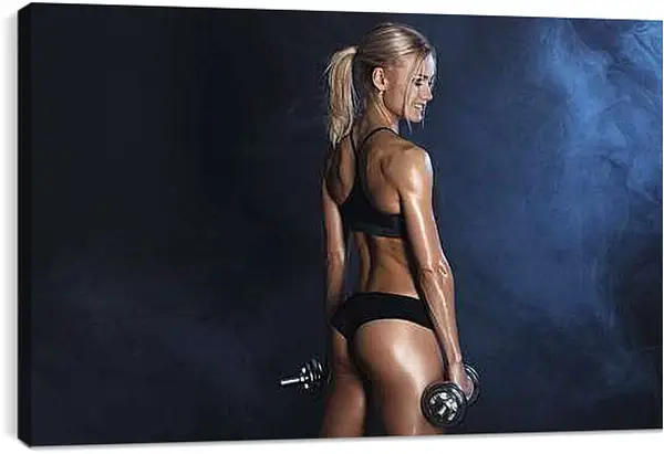 Постер на подрамнике - Блондинка стоит полубоком с двумя гантелями