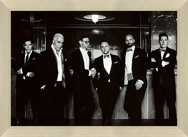 Картина в раме - Тилль и команда на стиле