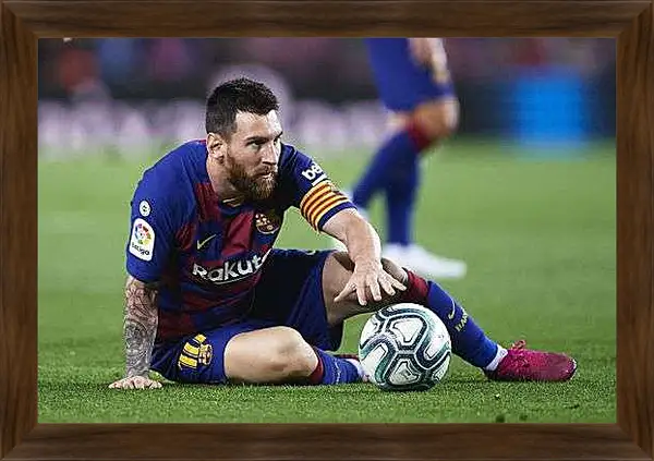Картина в раме - Леонель Месси и мяч