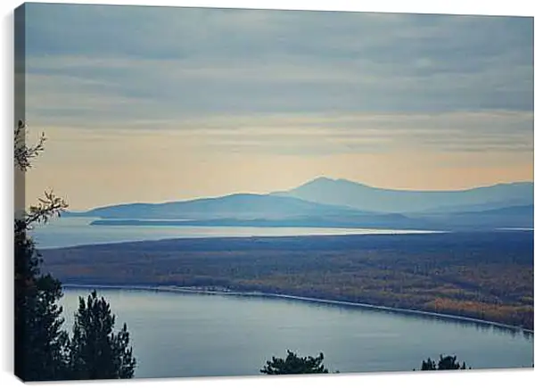 Постер на подрамнике - Лес на фоне гор. Байкал