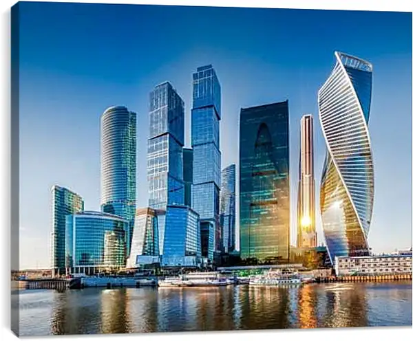 Постер на подрамнике - Отражение солнца в башнях Москва-сити