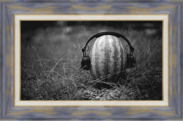 Картина в раме - Арбуз в наушниках. Летний плейлист.