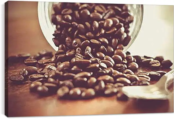 Постер на подрамнике - Рассыпанные зёрна кофе из банки. Кофейное утро.