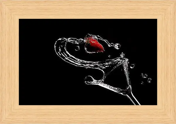 Картина в раме - Клубника и бокал. Ягодное мгновение.