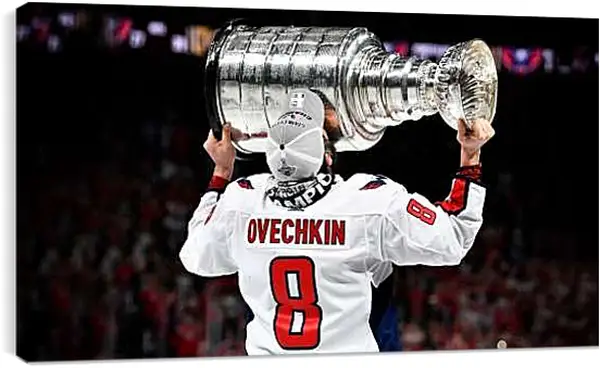 Постер на подрамнике - Александр Овечкин целует Кубок Стэнли
