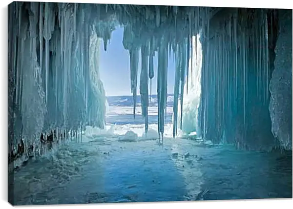Постер на подрамнике - Огромные сосульки. Байкал