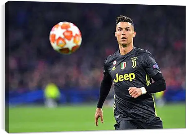 Постер на подрамнике - Криштиану Роналду и мяч