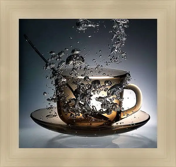 Картина в раме - Брызги воды в чашке. Миг Растворения.