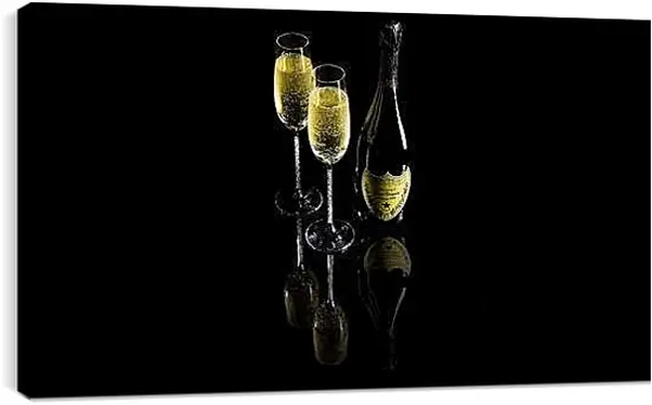 Постер на подрамнике - Два красивых бокала и бутылка. Искрящийся Вечер.