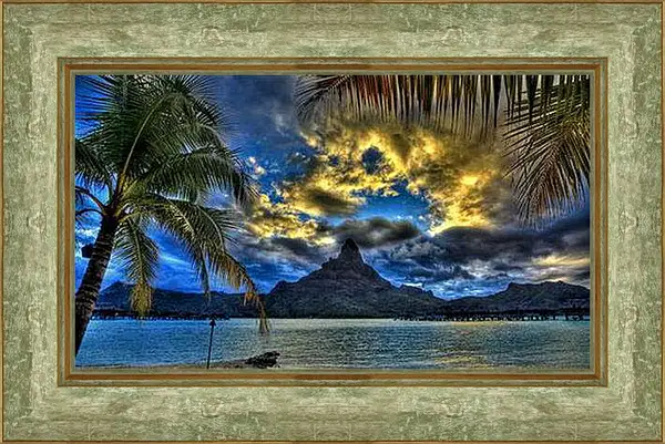 Картина в раме - Одинокая пальма на пляже