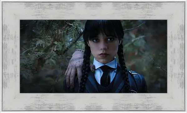 Картина в раме - Уэнсдей Аддамс в лесу