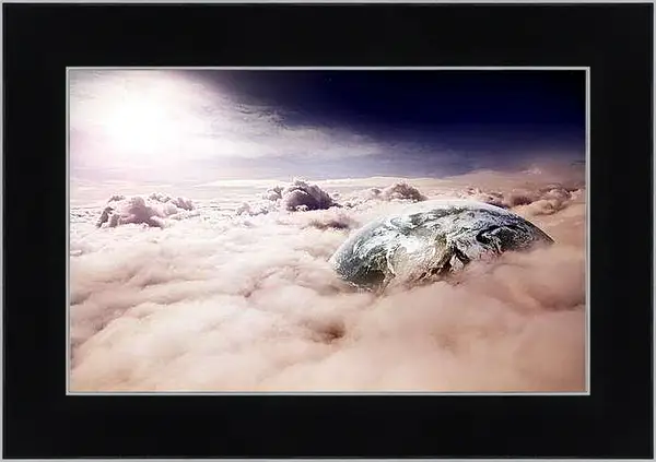 Картина в раме - Земля и густые облака