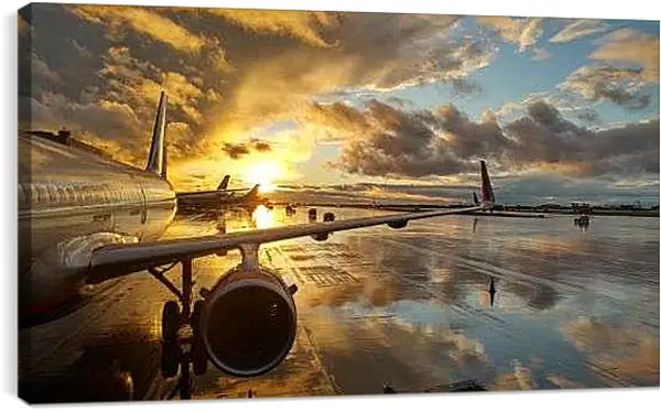 Постер на подрамнике - Закат в аэропорту