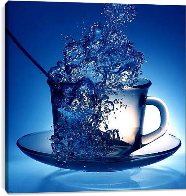 Постер на подрамнике - Всплеск воды в чашке. Водная стихия.