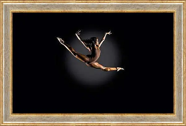Картина в раме - Продольный шпагат в прыжке