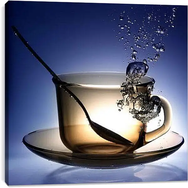 Постер на подрамнике - Вода в чашке. Момент в кружке.