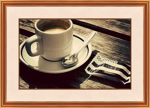 Картина в раме - Чашка кофе и чайная ложка на блюдце. Кофе-брейк.