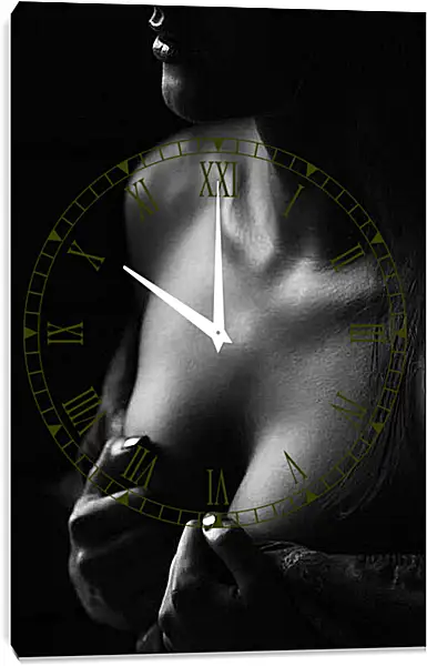 Часы картина - Девушка прикрывающая грудь своими руками