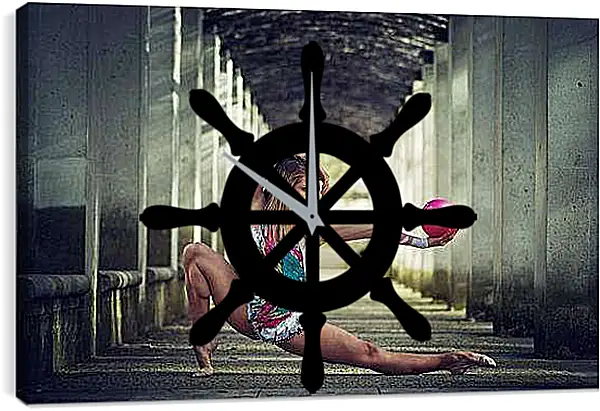 Часы картина - Блондинка со спортивным мячом