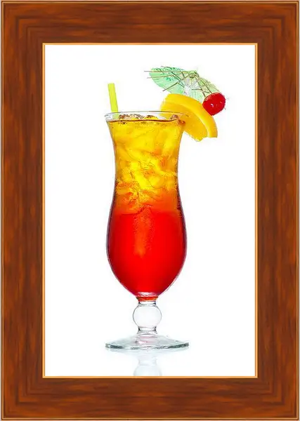 Картина в раме - Коктейль на белом фоне. Тропический закат.