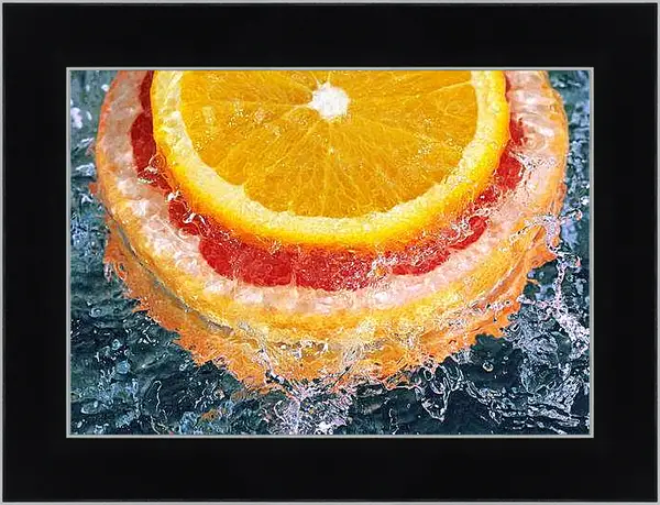 Картина в раме - Цитрусовые в воде. Цитрусовая свежесть.