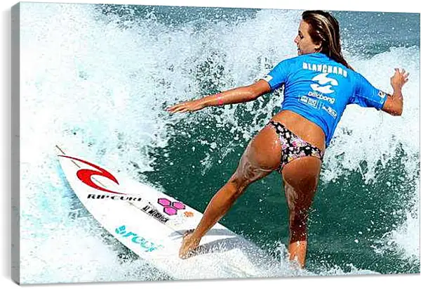 Постер на подрамнике - Мокрая серфингистка на доске