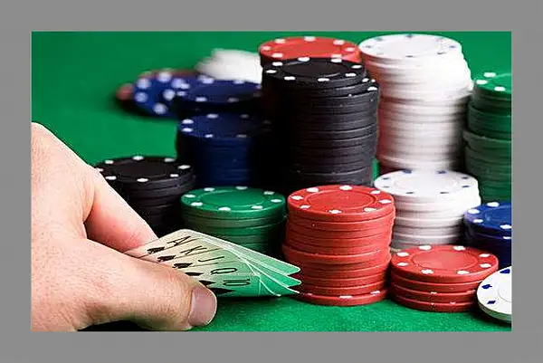 Картина в раме - Покер. Фишки.