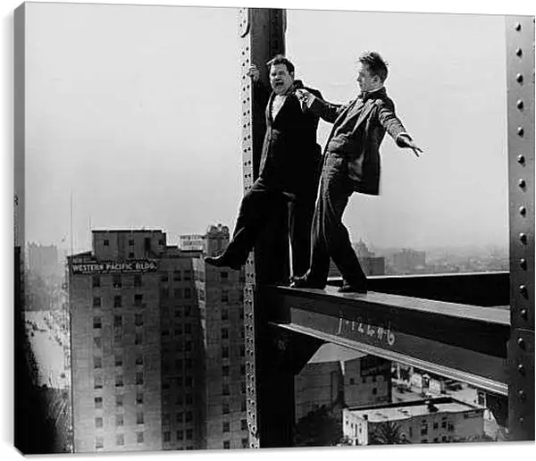 Постер на подрамнике - На Строительной балке