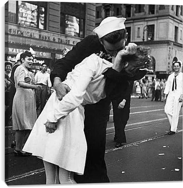Постер на подрамнике - VJ Day, The Kiss - Безоговорочная капитуляция, Поцелуй на Таймс Сквер
