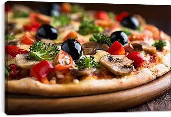 Постер на подрамнике - Пицца с оливками и грибами. Аппетитная Пицца.