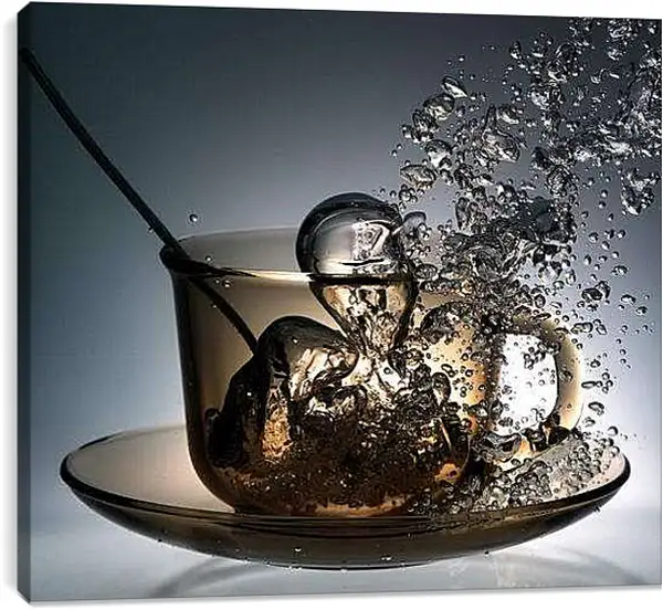 Постер на подрамнике - Кружка с водой. Момент освежения.