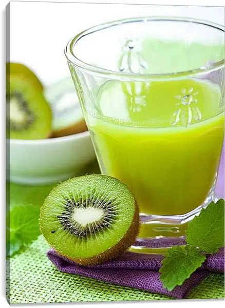 Постер на подрамнике - Киви и стакан сока. Утро с киви.