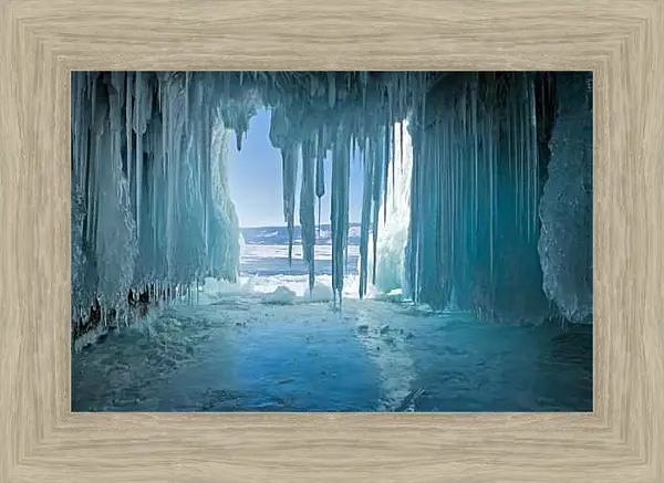 Картина в раме - Огромные сосульки. Байкал