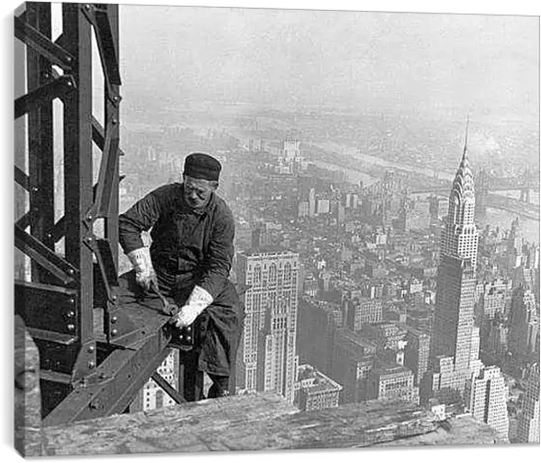 Постер на подрамнике - Рабочий на балке, Строительство Эмпайр стейт билдинг