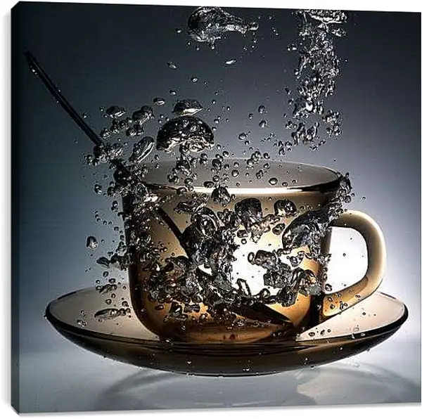 Постер на подрамнике - Брызги воды в чашке. Миг Растворения.