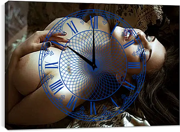 Часы картина - Лежащая девушка с закрытыми глазами