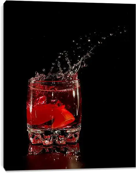 Постер на подрамнике - Коктейль. Всплеск граната.