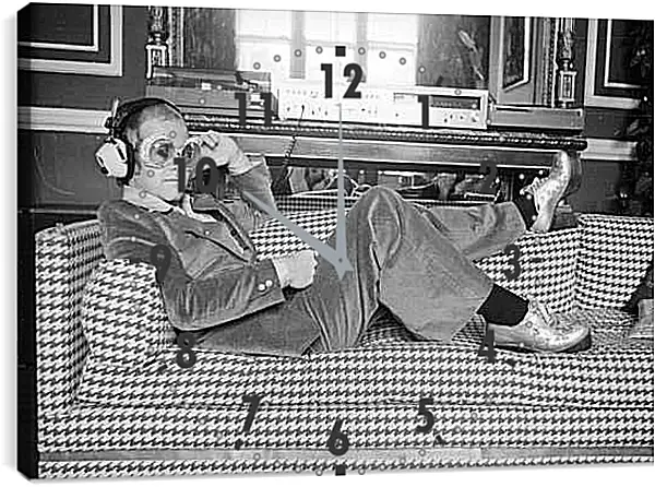 Часы картина - Элтон Джон. Elton John