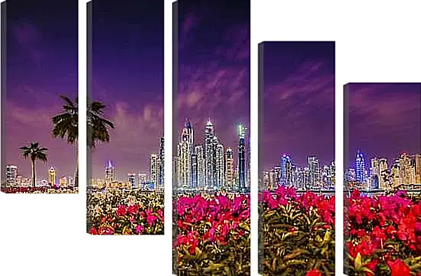 Модульная картина - Клумбы цветов на фоне пальм и города. Дубай